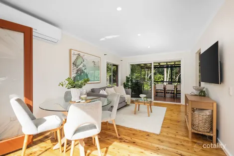 Property photo of 6 Daphne Close Wyoming NSW 2250