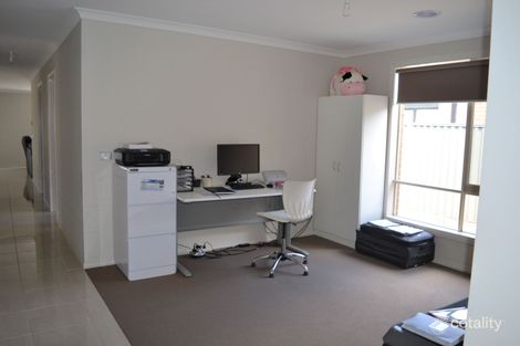 Property photo of 24 Burchill Avenue Cranbourne East VIC 3977