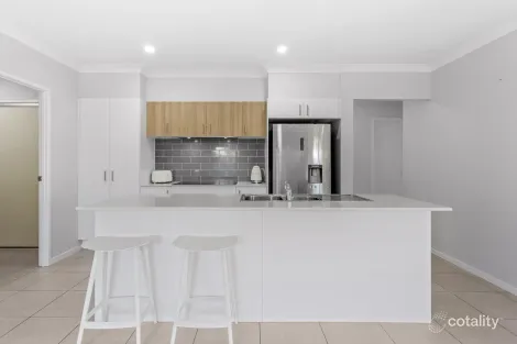 Property photo of 85 Lakeview Promenade Newport QLD 4020