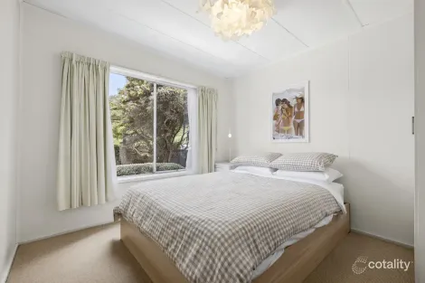 Property photo of 22 Ocean Road Point Lonsdale VIC 3225