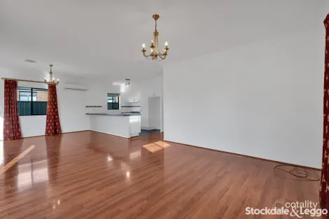 Property photo of 16 Hurlingham Way Craigieburn VIC 3064