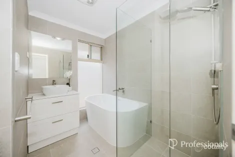 31 Bloodwood Dr, Marangaroo, WA 6064