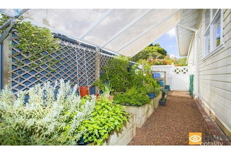 Property photo of 17 Oldham Crescent Hilton WA 6163