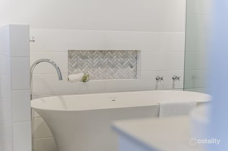 Property photo of 62 Parkes Drive Helensvale QLD 4212