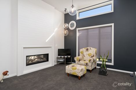 Property photo of 8 Ross Parkway Gobbagombalin NSW 2650