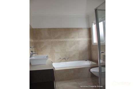 Property photo of 2/102 Bent Street Moonee Ponds VIC 3039