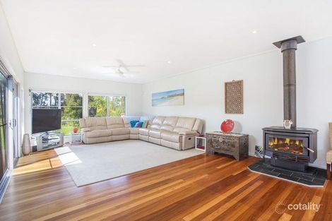 Property photo of 8 The Landing Mossy Point NSW 2537
