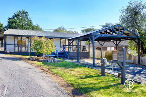 8 Ridge Ct, Launching Place, VIC 3139