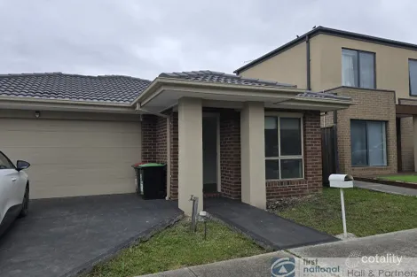 Property photo of 18 Bentham Street Roxburgh Park VIC 3064