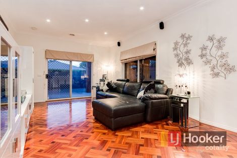 Property photo of 45 Stringy Bark Circuit Pakenham VIC 3810