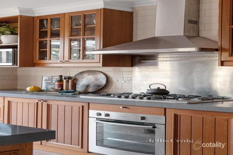 Property photo of 2 Wakefield Close Eltham North VIC 3095