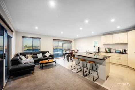 Property photo of 2/2 Lanark Way Gowanbrae VIC 3043