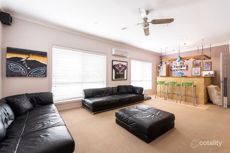 Property photo of 31 Lakeshore Drive Helensvale QLD 4212