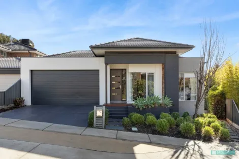 Property photo of 8 Benwerren Close Strathdale VIC 3550