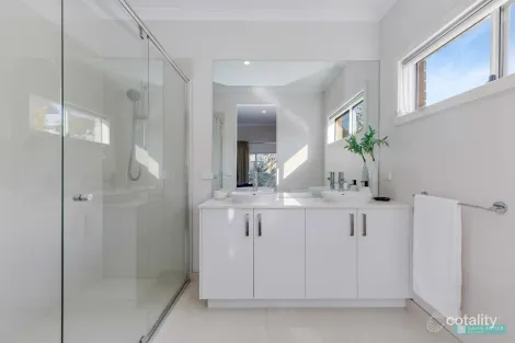 Property photo of 8 Benwerren Close Strathdale VIC 3550