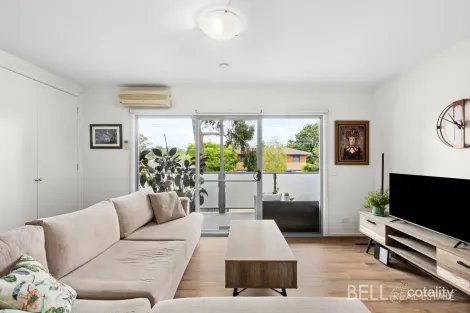 Property photo of 10/15 New Street Ringwood VIC 3134