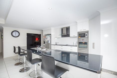 Property photo of 7 Outlook Court Ashfield QLD 4670