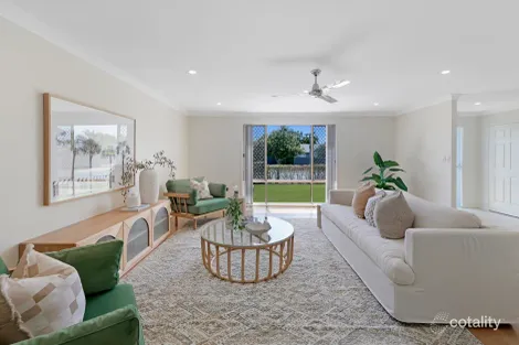 Property photo of 157 Monterey Keys Drive Helensvale QLD 4212