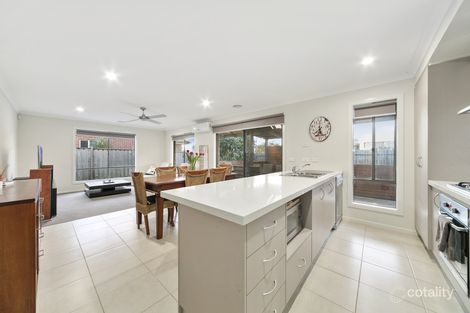 Property photo of 5 Bayley Place Cranbourne West VIC 3977
