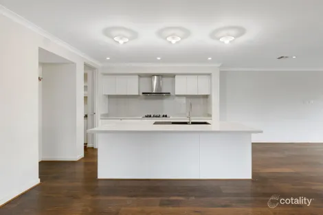 Property photo of 17 Pinnacle Chase Beveridge VIC 3753