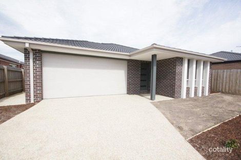Property photo of 71 Melissa Way Pakenham VIC 3810