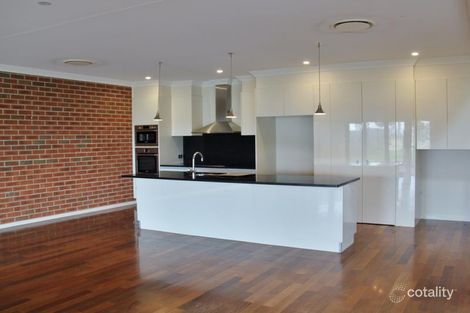 Property photo of 2 Peak Drive Hillvue NSW 2340