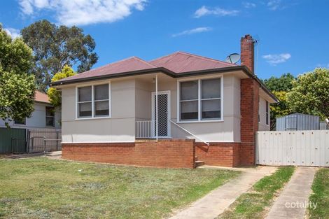 16 Phillip Ave, Mount Austin, NSW 2650