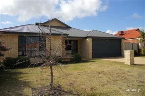 32 Abbeytown Cir, Waikiki, WA 6169