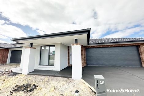 Property photo of 35 Dalhalla Circuit Clyde North VIC 3978