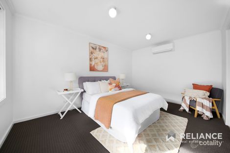 Property photo of 32 Middle Park Drive Point Cook VIC 3030