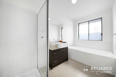 Property photo of 32 Middle Park Drive Point Cook VIC 3030