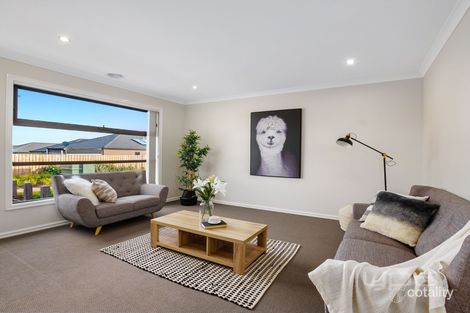 Property photo of 19 Wanneroo Circuit Harkness VIC 3337