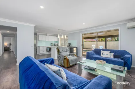 Property photo of 4 Adaminaby Drive Helensvale QLD 4212