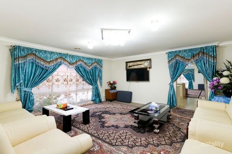 Property photo of 12 Nile Crescent Cranbourne VIC 3977