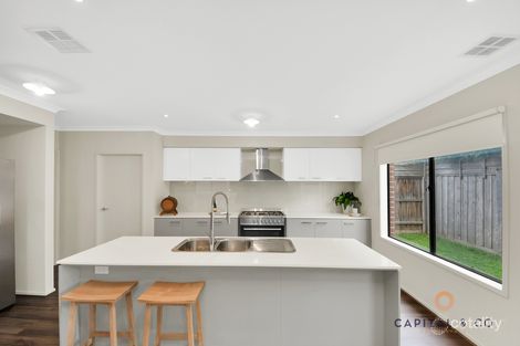 Property photo of 16 Abloom View Mickleham VIC 3064