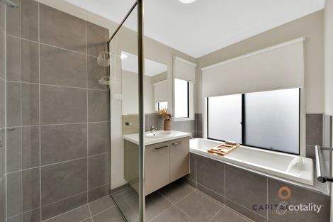 Property photo of 16 Abloom View Mickleham VIC 3064