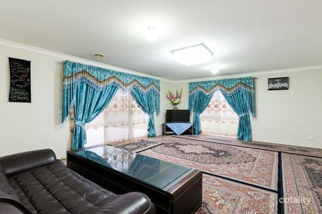 Property photo of 12 Nile Crescent Cranbourne VIC 3977
