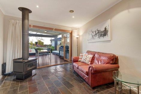 Property photo of 17 Jindalee Avenue Yallambie VIC 3085
