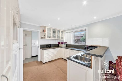 Property photo of 27 William Perry Close Endeavour Hills VIC 3802
