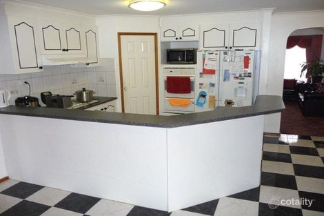 Property photo of 2 Oat Close Delahey VIC 3037