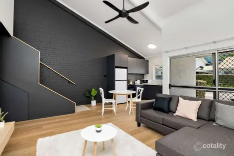 2/5 Crathern Cl, Edge Hill, QLD 4870
