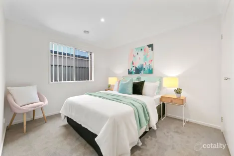 Property photo of 3 Reynard Place Cranbourne East VIC 3977
