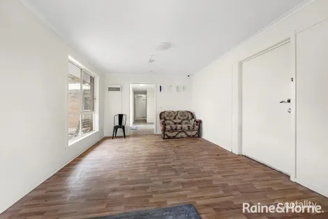 Property photo of 8 Gray Court St Albans VIC 3021