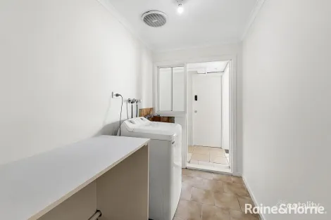 Property photo of 8 Gray Court St Albans VIC 3021