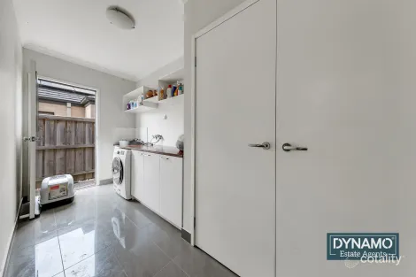 Property photo of 482 Brookfield Boulevard Mickleham VIC 3064
