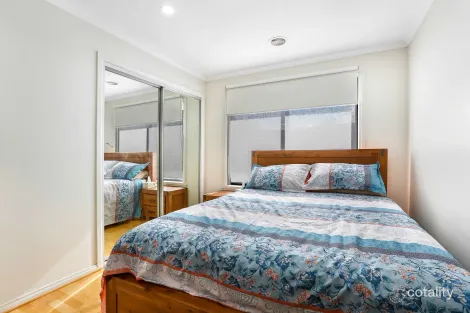 Property photo of 4 McConnell Crescent Roxburgh Park VIC 3064