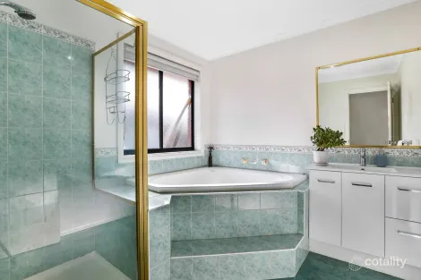 Property photo of 4 McConnell Crescent Roxburgh Park VIC 3064