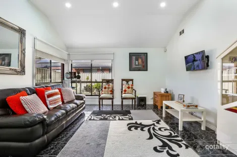 Property photo of 4 McConnell Crescent Roxburgh Park VIC 3064