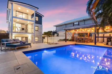24 FERNLEA AVE, SCARBOROUGH, QLD 4020