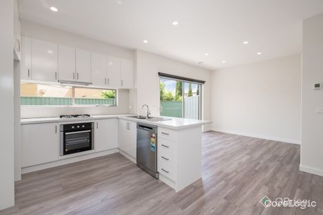 Property photo of 2/5 Cumberland Way Endeavour Hills VIC 3802